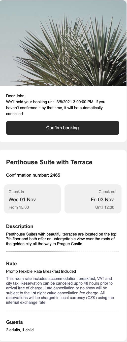 E-mail de devis, contient un message indiquant que la réservation est en attente et comporte un lien pour confirmer la réservation dans le Mews Guest Portal.